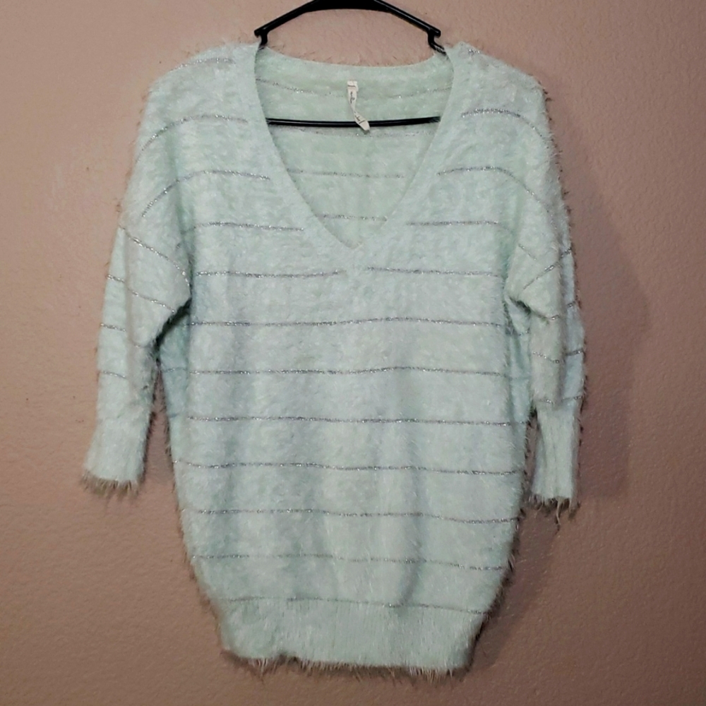 Willow and Clay Sweater 3/4 sleeves Size Medium
